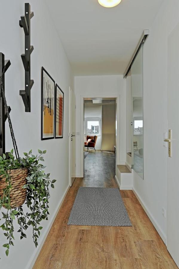 'Traveller Lodge' Grosszuegiges Apartment - 3 Bedroom 10Min To Hbf, Full Kitchen, Homeoffice, Netflix, Wifi Dusseldorf Luaran gambar