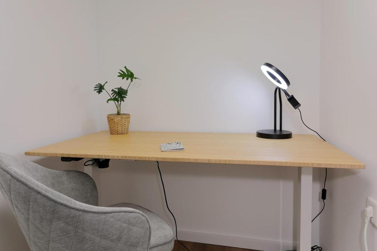 'Traveller Lodge' Grosszuegiges Apartment - 3 Bedroom 10Min To Hbf, Full Kitchen, Homeoffice, Netflix, Wifi Dusseldorf Luaran gambar