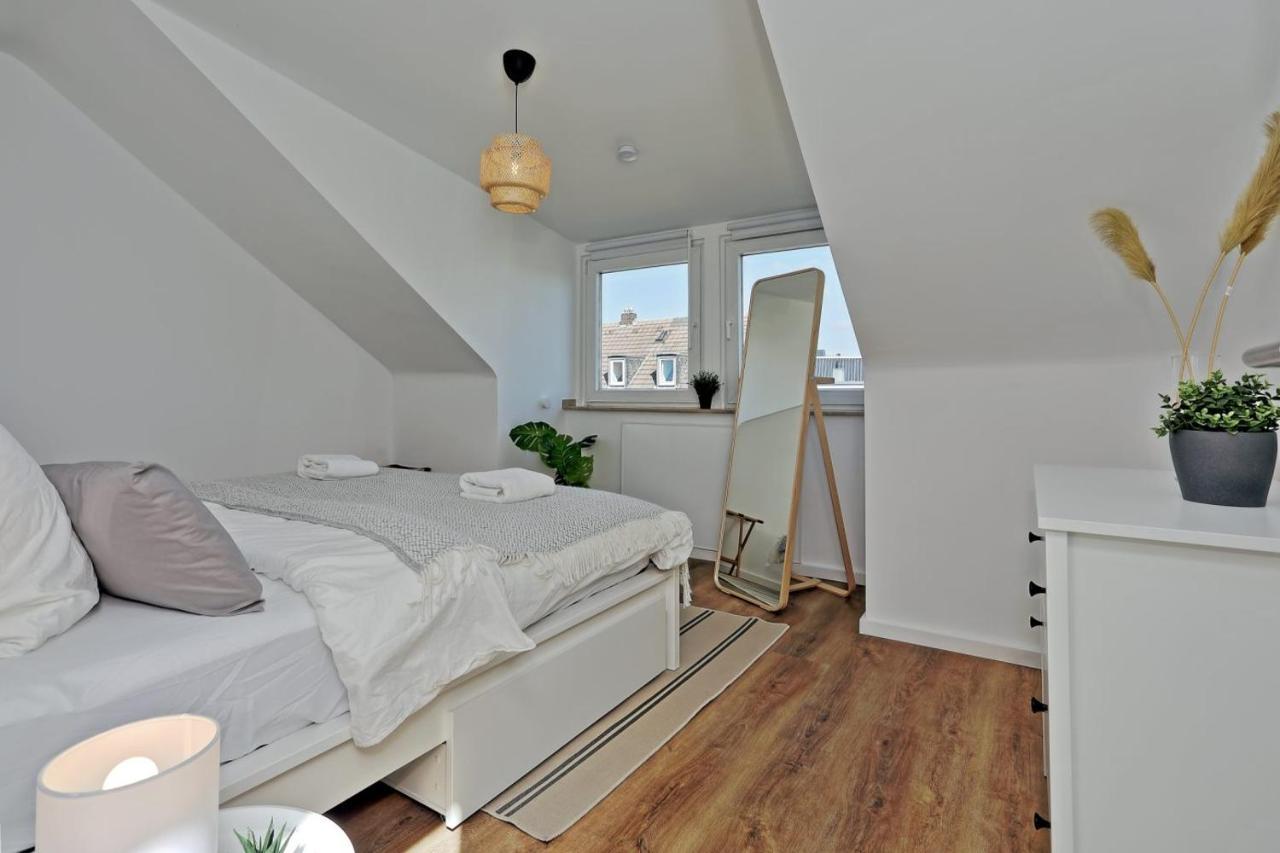 'Traveller Lodge' Grosszuegiges Apartment - 3 Bedroom 10Min To Hbf, Full Kitchen, Homeoffice, Netflix, Wifi Dusseldorf Luaran gambar